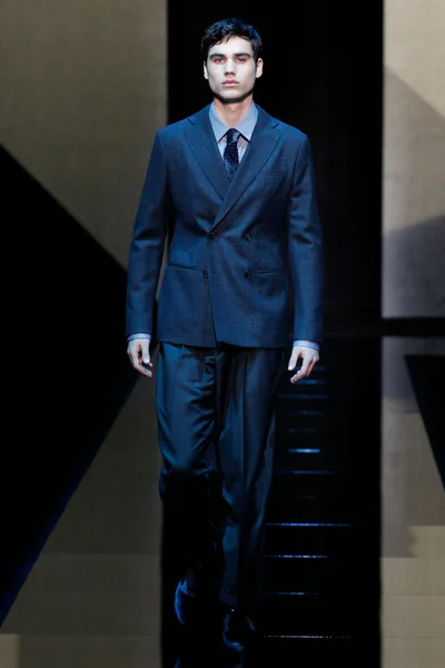 Look 3